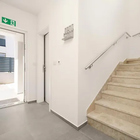 Augusta With Heated Pool Vodice