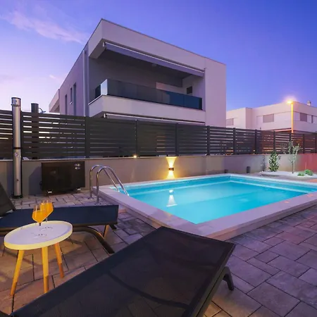 Augusta With Heated Pool Ferienhaus