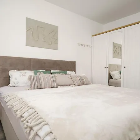 Semesterbostad Augusta With Heated Pool Vodice