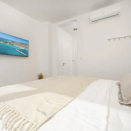Augusta With Heated Pool Semesterbostad Vodice