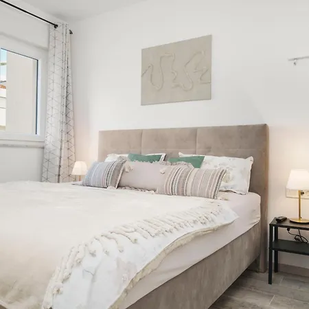 Augusta With Heated Pool *