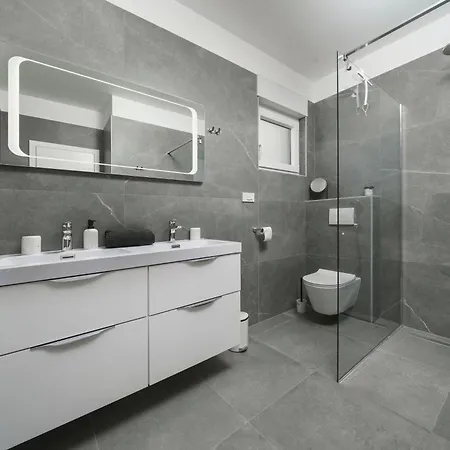 Augusta With Heated Pool Ferienhaus *