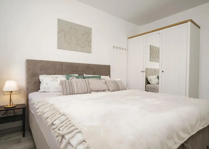 Сasa de vacaciones Augusta With Heated Pool Vodice