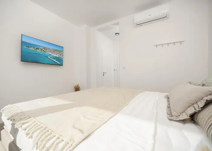 Augusta With Heated Pool Casa vacanze Vodice