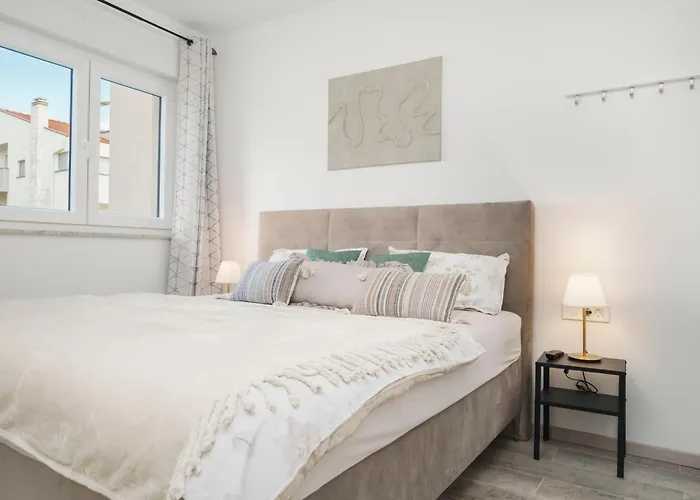 Augusta With Heated Pool *